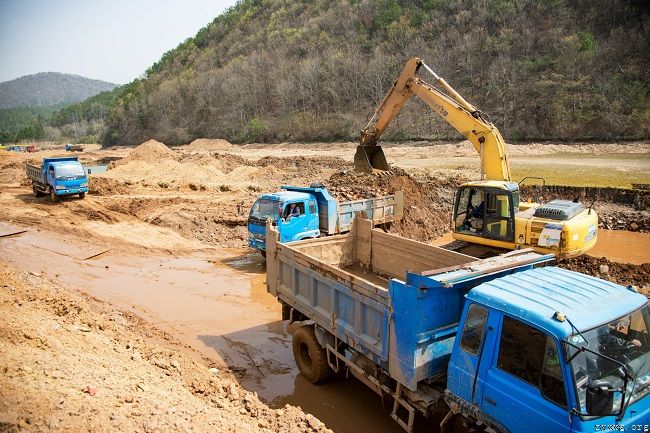 分类施策、打疏并举，我县构建河道砂石资源管理长效机制