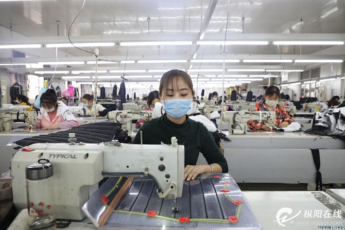 庄爵服饰扶贫车间奏响脱贫“进行曲”