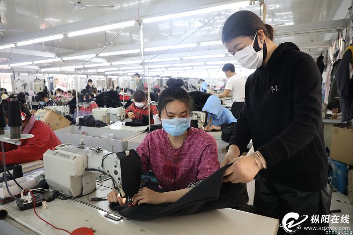 庄爵服饰扶贫车间奏响脱贫“进行曲”