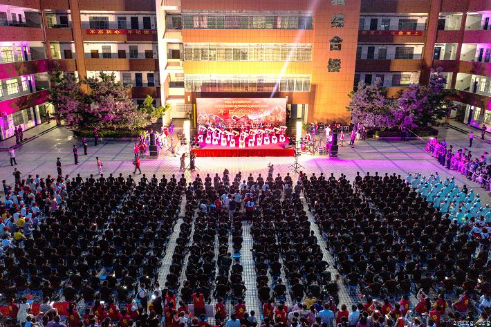 我县主办“军民鱼水情”联欢晚会暨建军93周年文艺演出