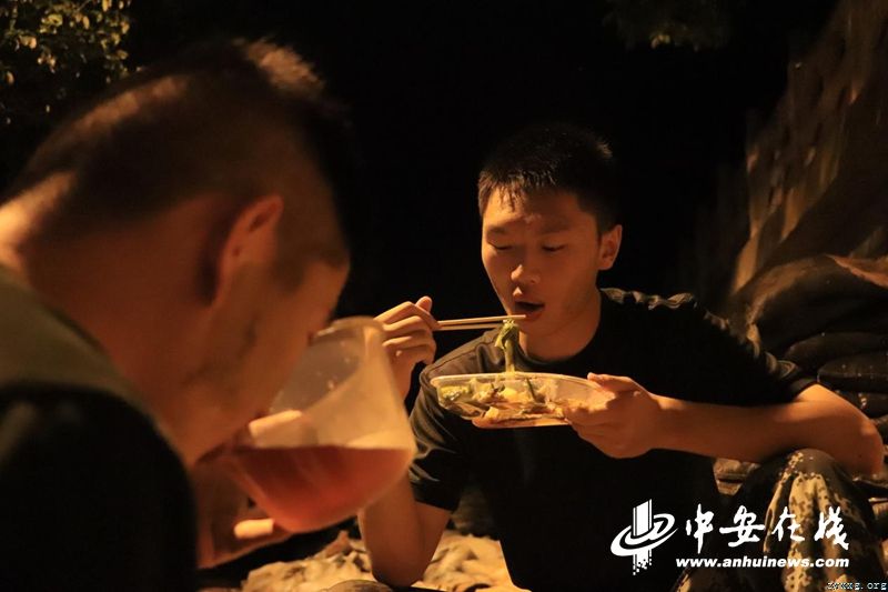 枞阳抗洪官兵的十二时辰