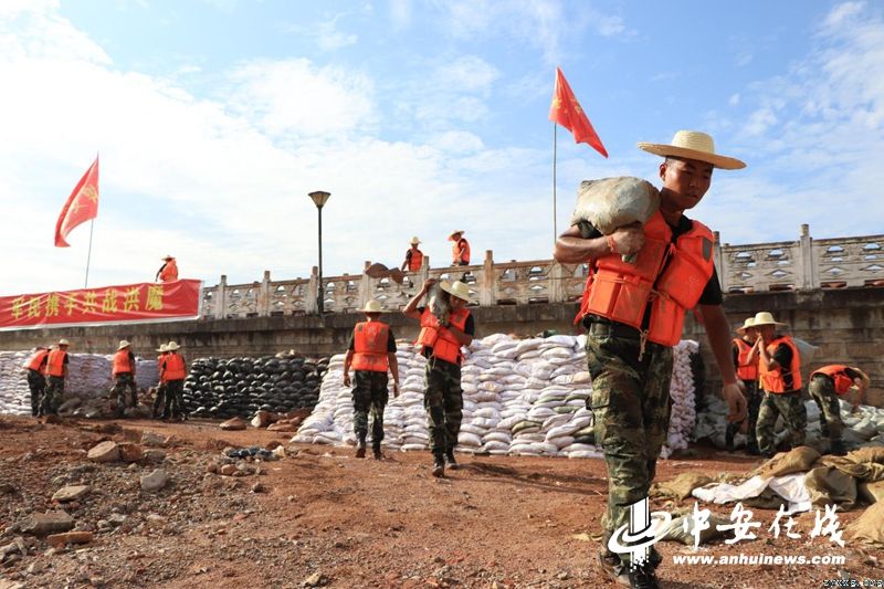 枞阳抗洪官兵的十二时辰