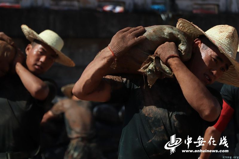 枞阳抗洪官兵的十二时辰