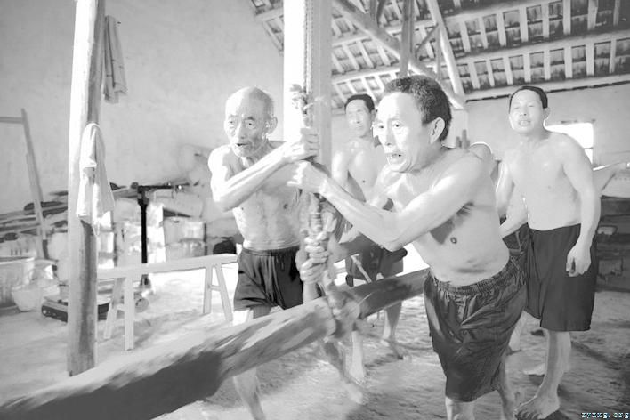 长江汛情趋稳 传统木榨飘香