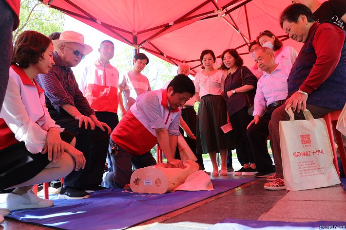 县红十字会开展义诊活动