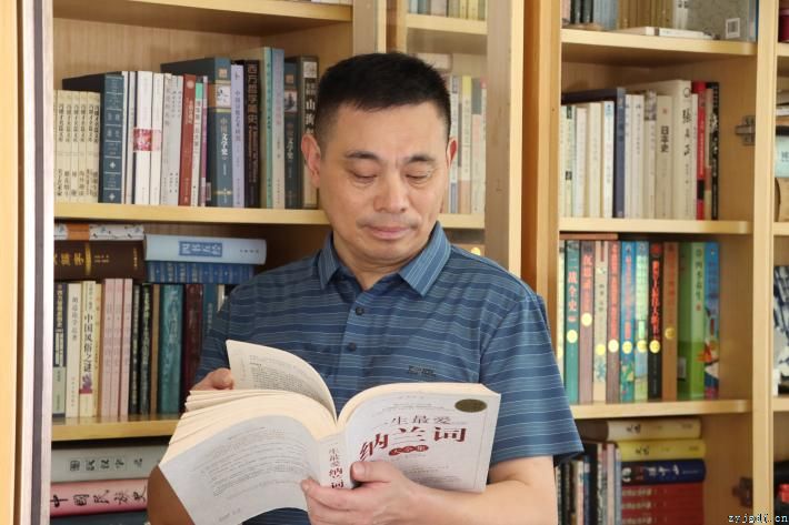 施麒麟诗人应是新时代的参与者、记录者