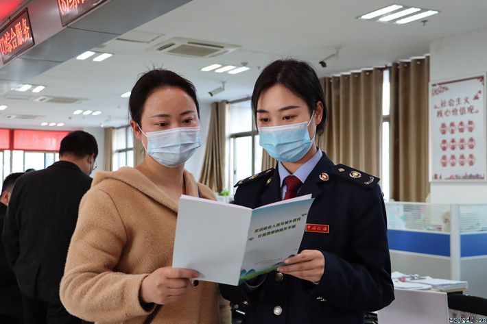 身着税务蓝，心怀党员红