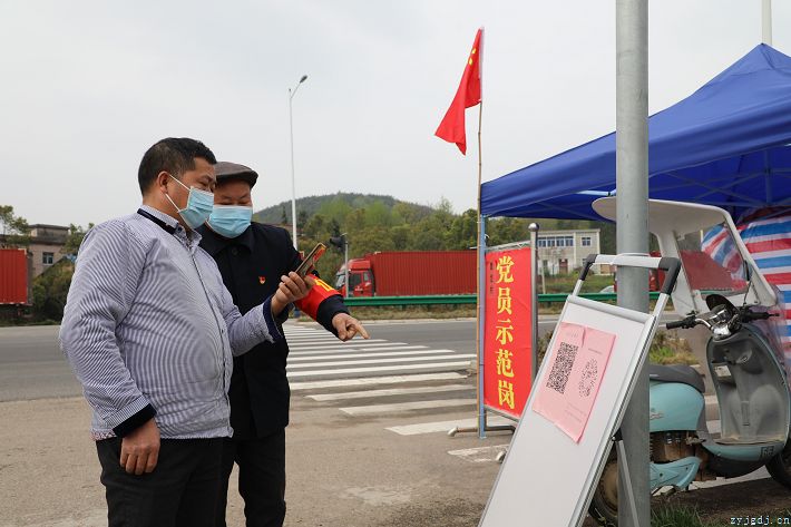 守好入村“大门”