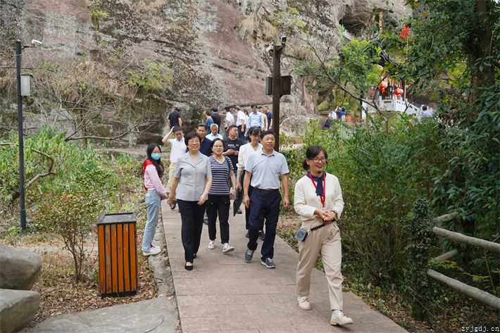 鄂豫皖三省政协书画组织来枞开展采风交流活动